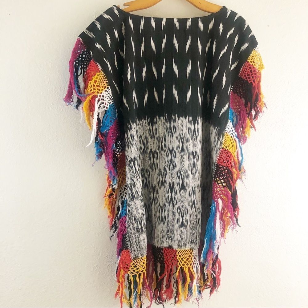 Sensistudio Poncho colorful fringe hem one size
